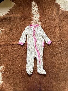 Milkberry girls 
0/3 month 
Christmas themed sleeper